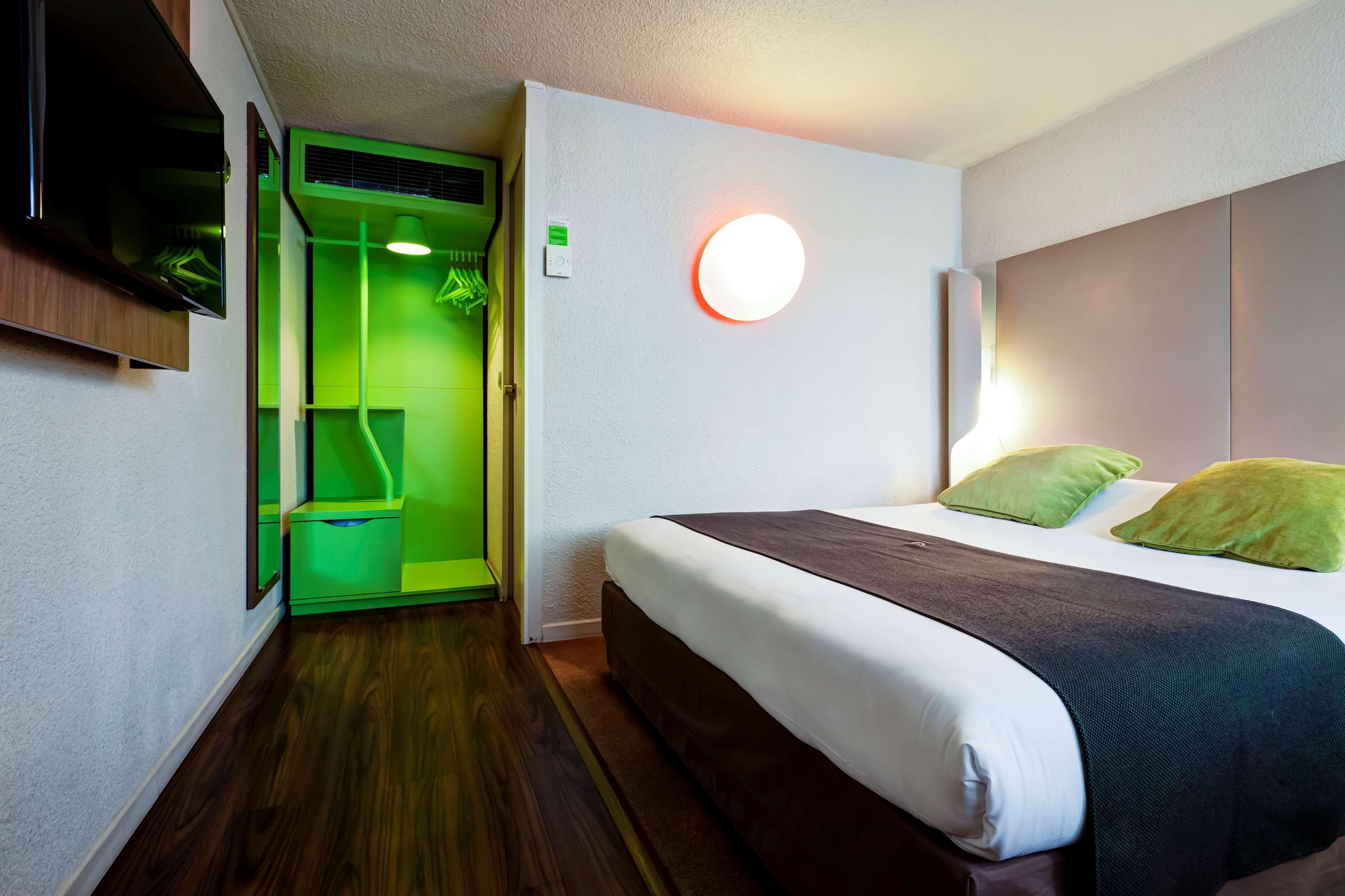Campanile Evry Ouest - Corbeil Essonnes Hotel Exterior photo